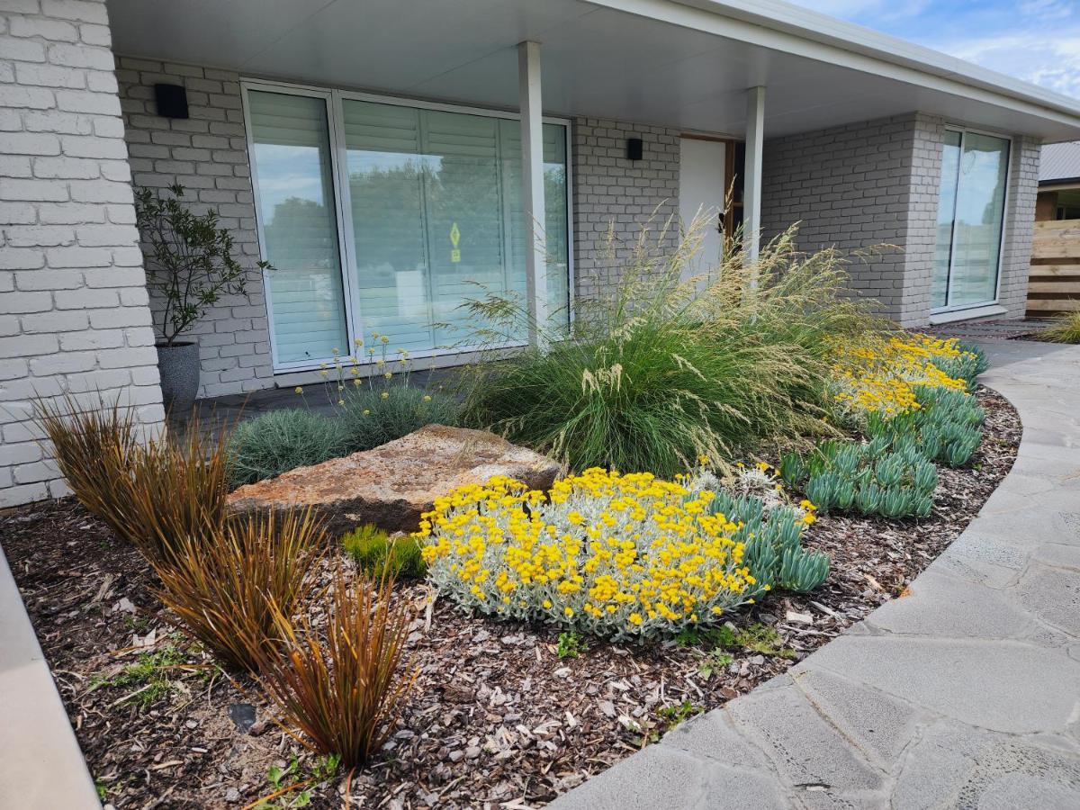 5 By The Church * Port Fairy